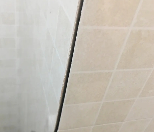 酒泉市瓷砖空鼓维修公司分享阳台瓷砖脱落的修复过程可以分为以下几个步骤